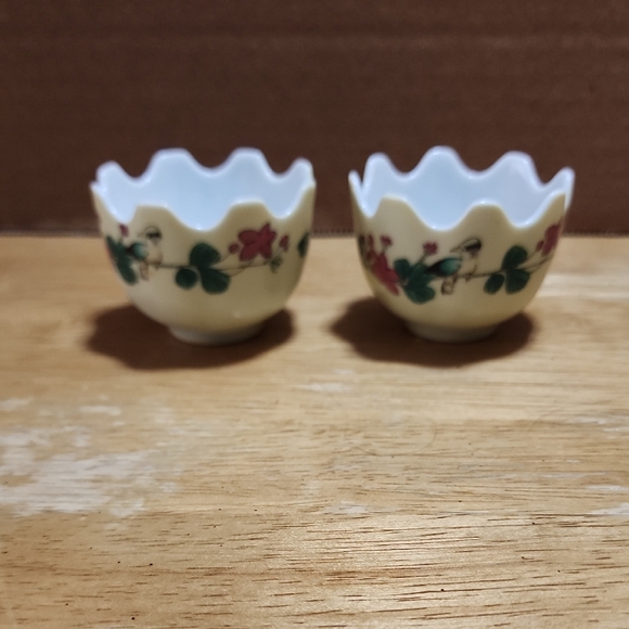 Pair of Floral Scalloped Egg Cup Holders - Cream with Green...